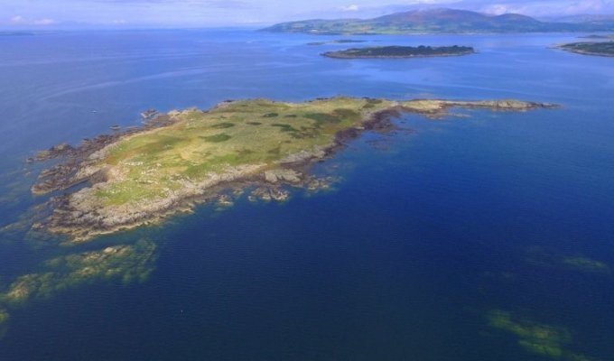 The island on which nothing can be built is put up for sale (5 photos)