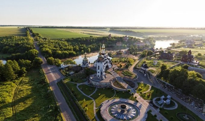 Живописное село Буки с высоты птичьего полета. Киевская область (7 фото)