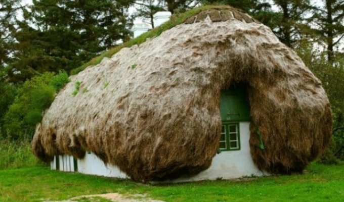 Необычные дома на острове Лэсо (6 фото)