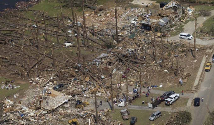 Последствия торнадо в Алабаме: Вид сверху (18 фото)