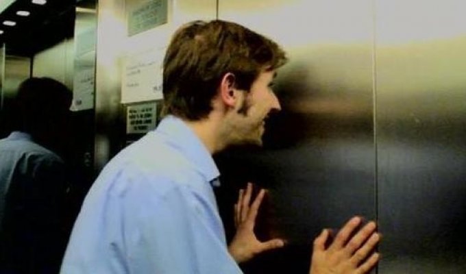 Как я удачно застрял в лифте (1 фото)