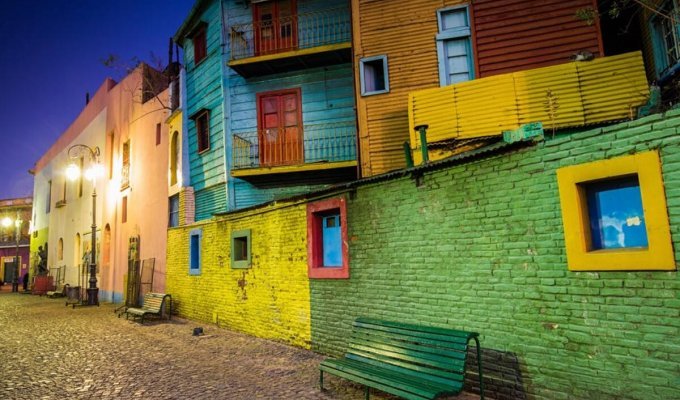 Яркий из-за бедности: как улица на родине танго стала полностью разноцветной (7 фото)