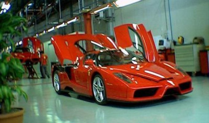  Уникальные фотографии цеха по сборке Ferrari (15 фотографий)