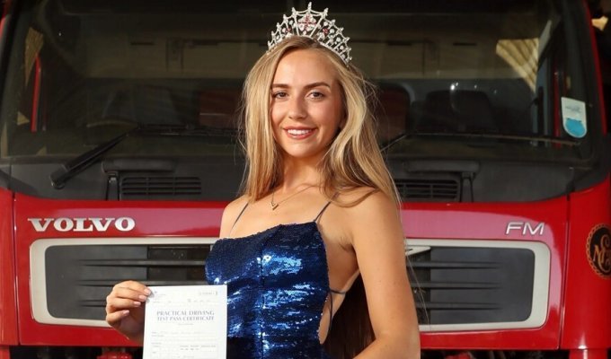 The finalist of the Miss England competition became a truck driver (9 photos)