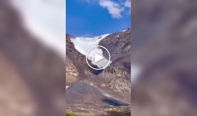 A tourist filmed how he was swallowed up by an avalanche in the mountains of Kyrgyzstan