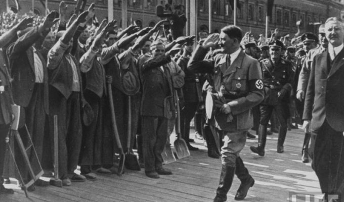 Жизнь Адольфа Гитлера в фотографиях (61 фото)