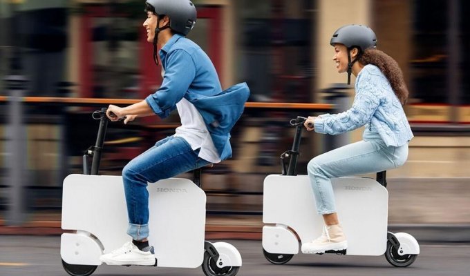 Honda has started selling its electric “suitcase” on wheels (15 photos + 1 video)