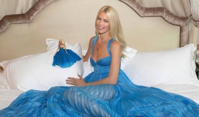 Claudia Schiffer turned into Barbie (7 photos)