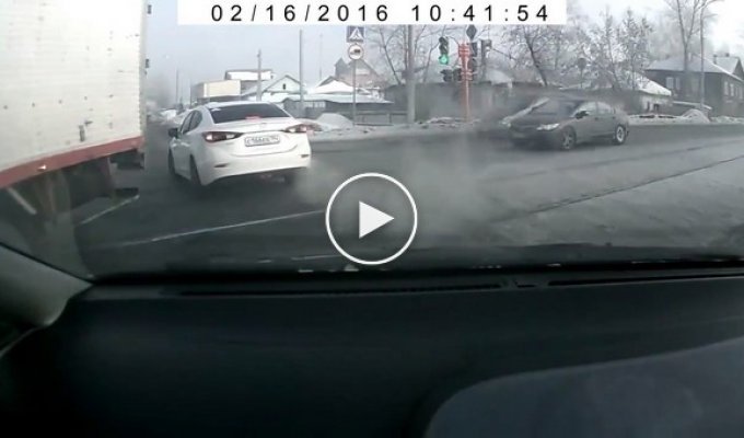 Авария в Кемерово. Не пропустил на перекрестке