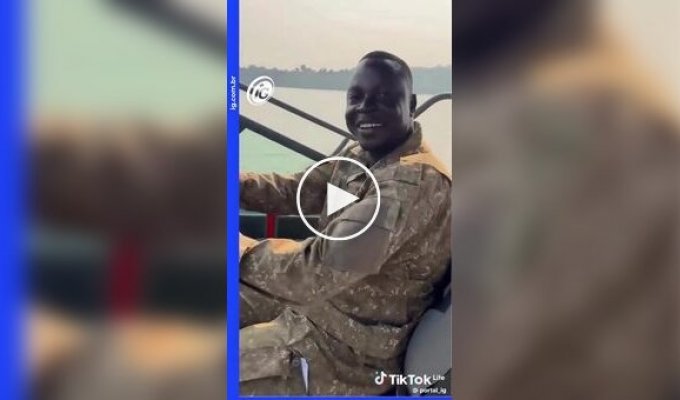 Разъяренный бегемот пустился в погоню за лодкой с туристами