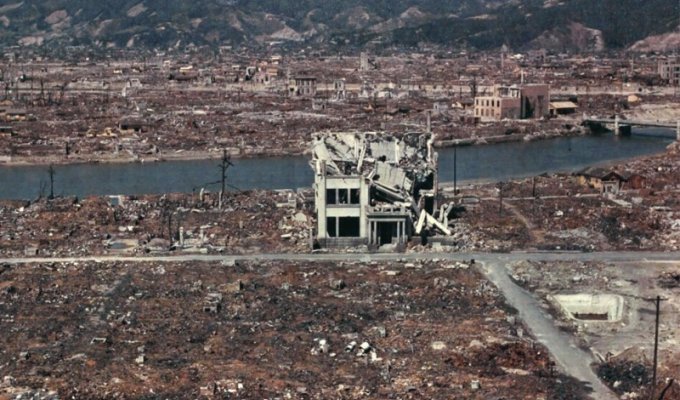 Страшные кадры в память о Хиросиме (29 фото)