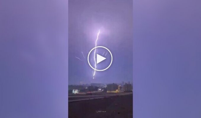 Lightning strikes the clock tower in Saudi Arabia