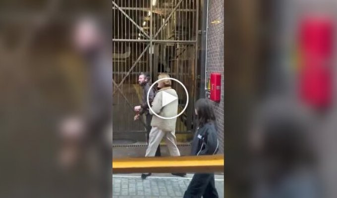 Он выбрал не самый очевидный путь tags_(реакция), Видео, Дети, дверь, забавно, помощь, смех