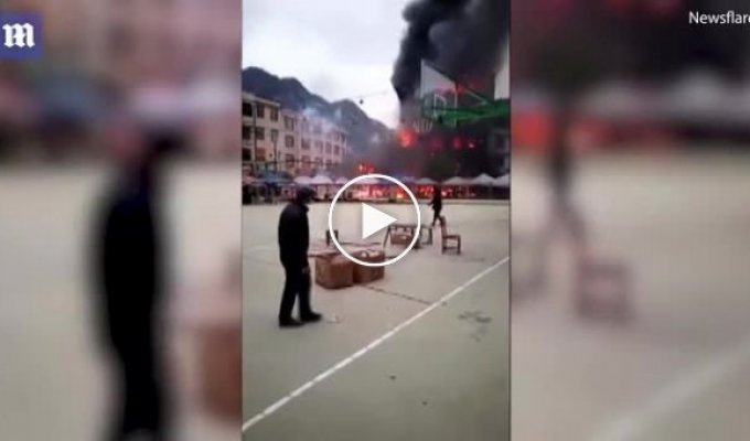 Пожар в магазине пиротехники в Китае