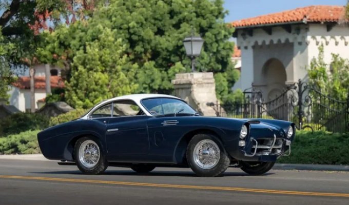 A sports car created by a Ukrainian in 1954 is being sold for a million dollars (5 photos)