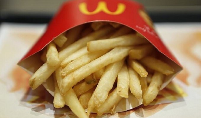 По штуке в руки! Японский "Макдоналдс" столкнулся с дефицитом картошки фри (4 фото)