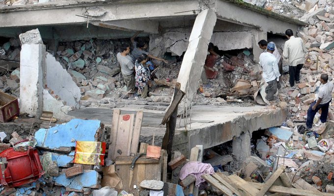 Число жертв землетрясении в Индии, Тибете и Непале растет (40 фото)