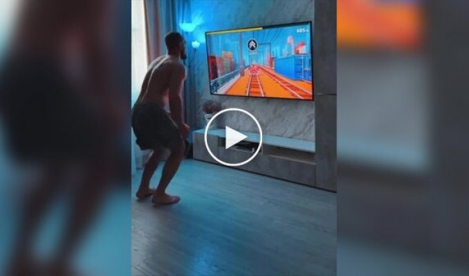 Парень придумал необычный способ сжигать калории во время игры