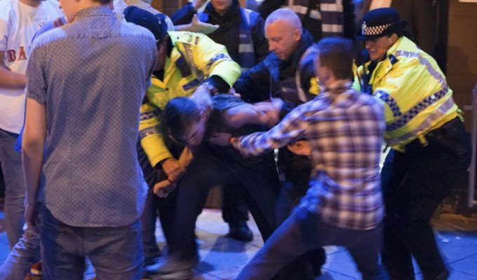 Спокойная студенческая пятница по мнению британской полиции (22 фото)
