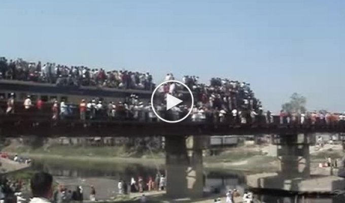 Переполненные поезда Индии