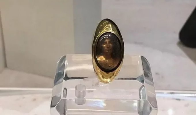 Загадочное кольцо Эбуции: история и символика (3 фото)