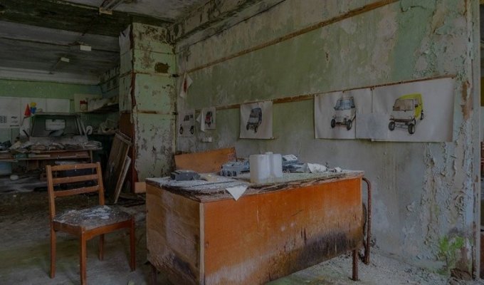 Заброшенное конструкторское бюро АЗЛК в Ивановской области (10 фото)
