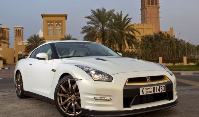 Nissan GT-R с золотой отделкой будет продаваться в арабских странах (8 фото)
