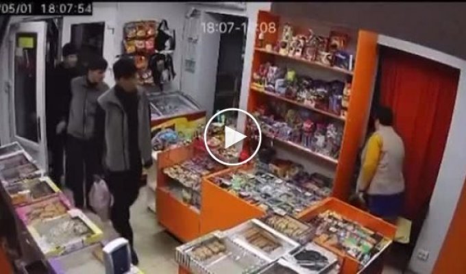 A group of gypsies brazenly robbed a store in Ryazan