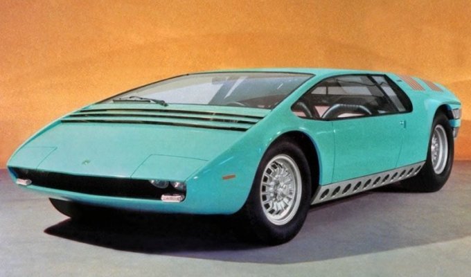Bizzarrini Manta 1968: a masterpiece of Italian wedge-shaped car design (14 photos + 1 video)