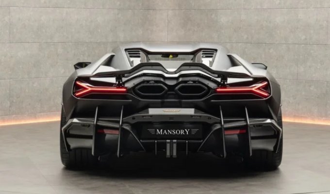 Plus a herd of horses and a lot of carbon. Lamborghini Revuelto gets tuning from Mansory (22 photos)