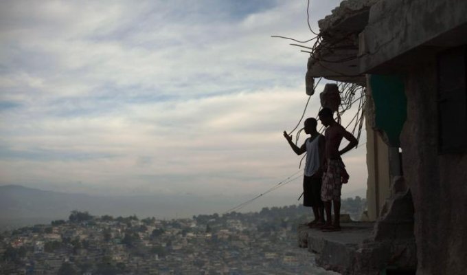 Гаити год спустя (40 фотографии)