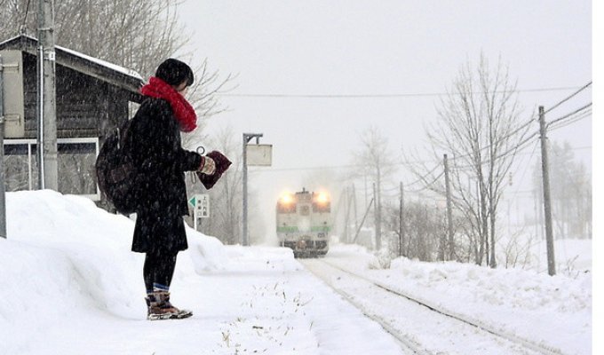 В Японии железная дорога работает ради одной школьницы (4 фото)