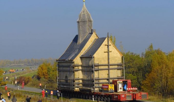 Новый дом для старой церкви (15 фото)