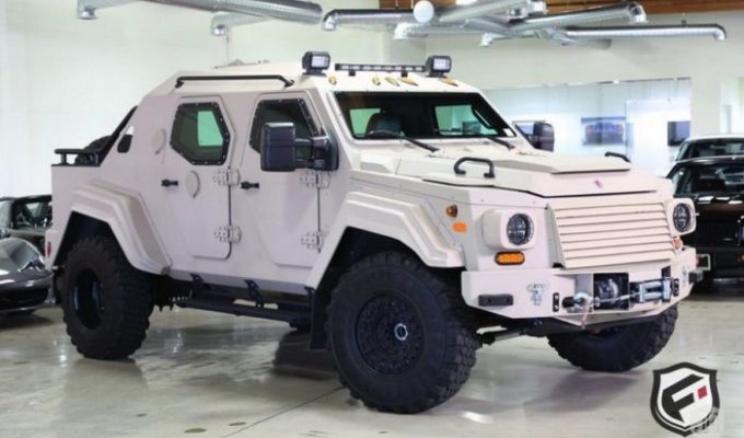 На аукционе в США продают армейский внедорожник Terradyne Gurkha за 700 000$ (20 фото)