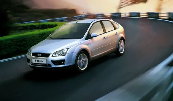 С конвейера сошёл последний Ford Focus — модель выпускали 27 лет  (4 фото)