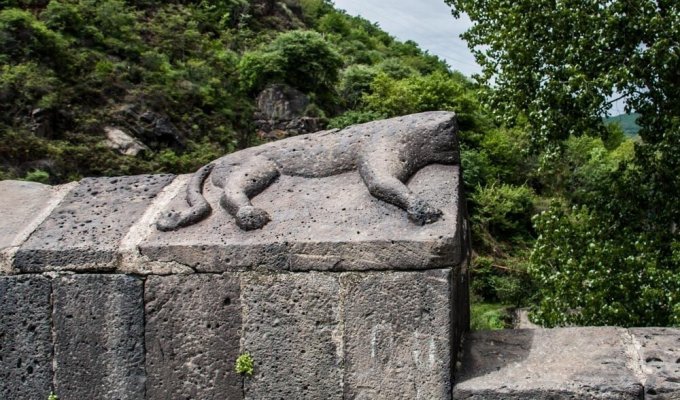 Armenian “bridge with cats”. It is over 800 years old and is very good! (21 photos)