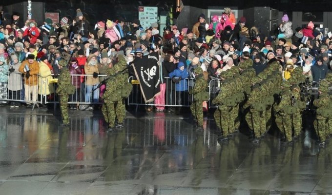 В Эстонии прошел военный парад в честь столетия республики. Фоторепортаж (29 фото)