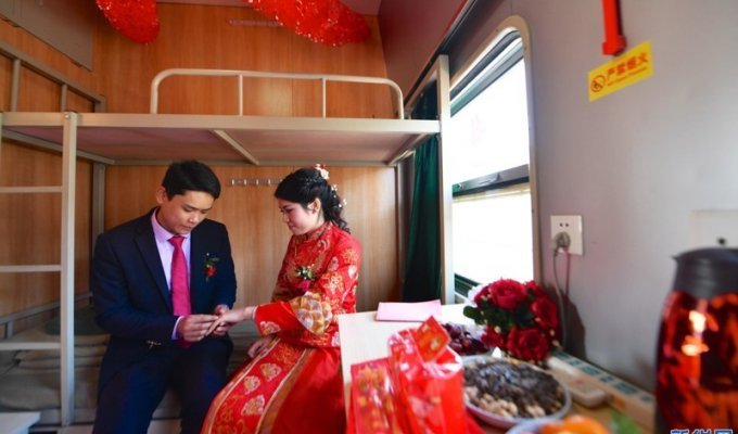 Свадьба китайских железнодорожников (6 фото)
