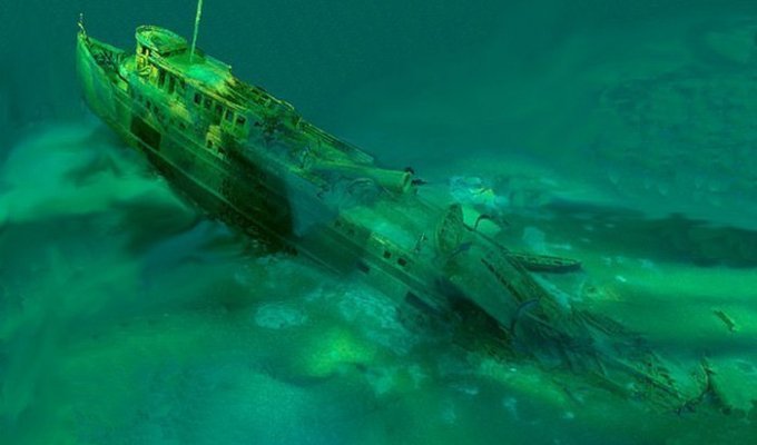 Дайверы нашли судно, затонувшее 90 лет назад, на котором сохранилось всё, даже автомобиль Chevrolet (9 фото)