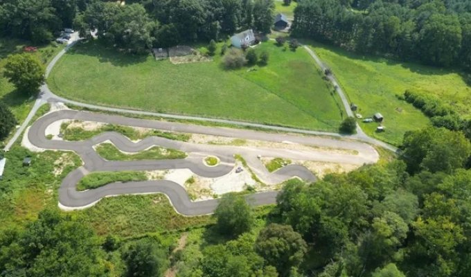 American Businessman Angers Neighbors by Building His Son a Race Track (3 Photos + 1 Video)