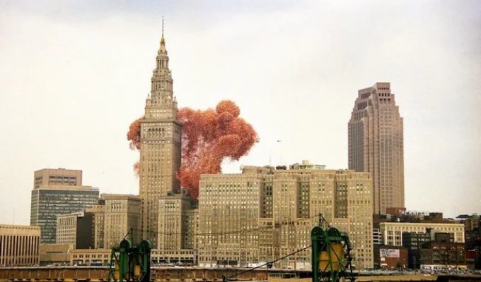 В 1986 году на Кливленд напали… шарики (11 фото)