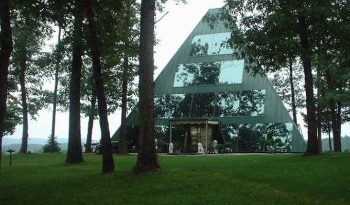 Треугольный дом (8 фото)