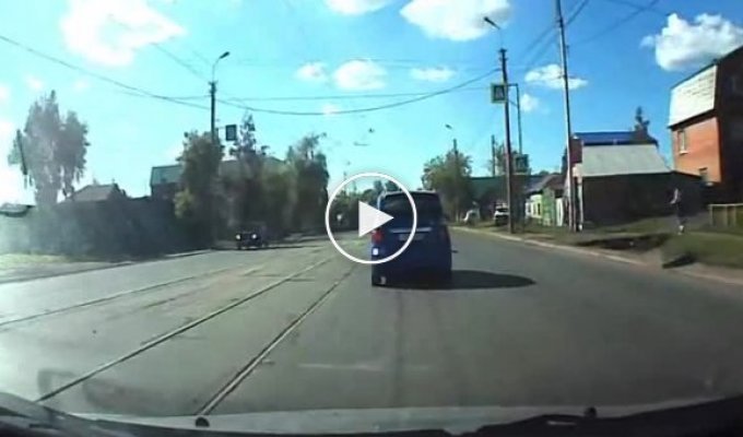 В Омске автомобиль проехал по ноге девочки-пешехода