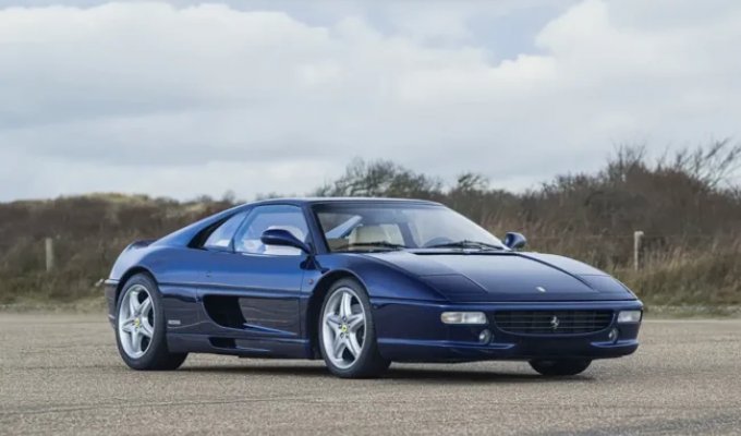 Ferrari F355 принадлежавший Михаэлю Шумахеру выставят на торги (21 фото)