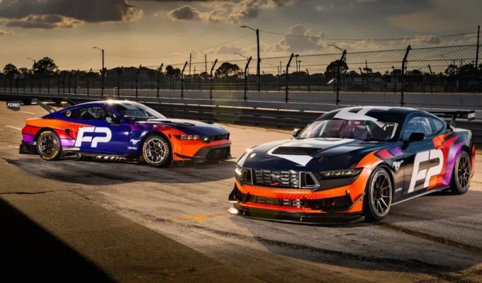 New racing coupe Ford Mustang GT4 with a V8 engine (6 photos)