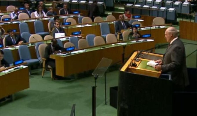 На сессии Генассамблеи ООН присутствовал сын президента Белоруссии Александра Лукашенко (2 фото)