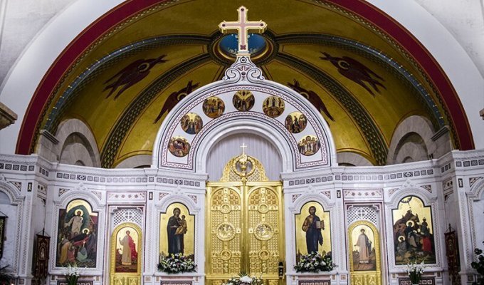 В РПЦ рассказали, зачем церковь веками накапливает богатство (4 фото)
