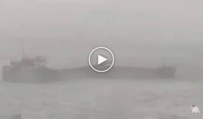 The storm broke the bulk carrier Pallada into two parts off the coast of Turkey