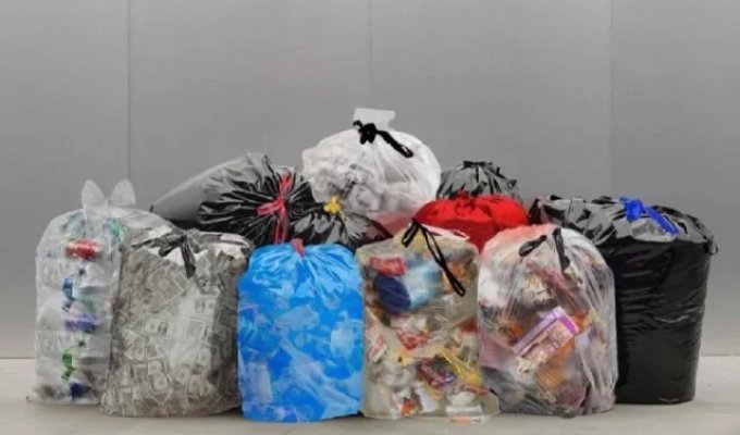 A$AP Rocky and Crosby Studios unveiled a "trash" sofa priced at up to $18,000 (4 photos)