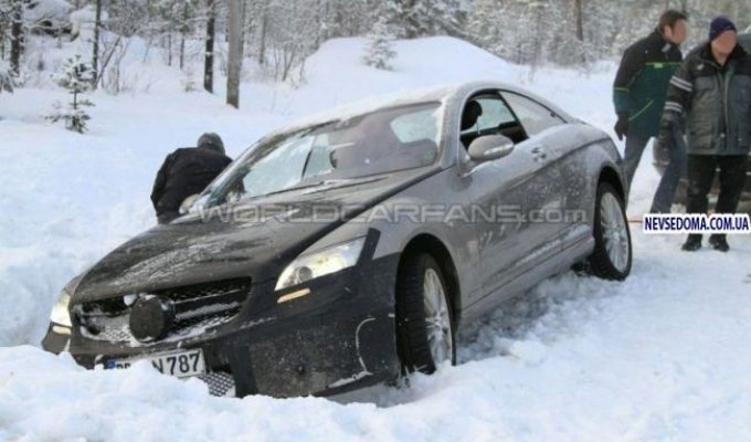 Курьезный случай во время тестирования Mercedes-Benz (10 фото)
